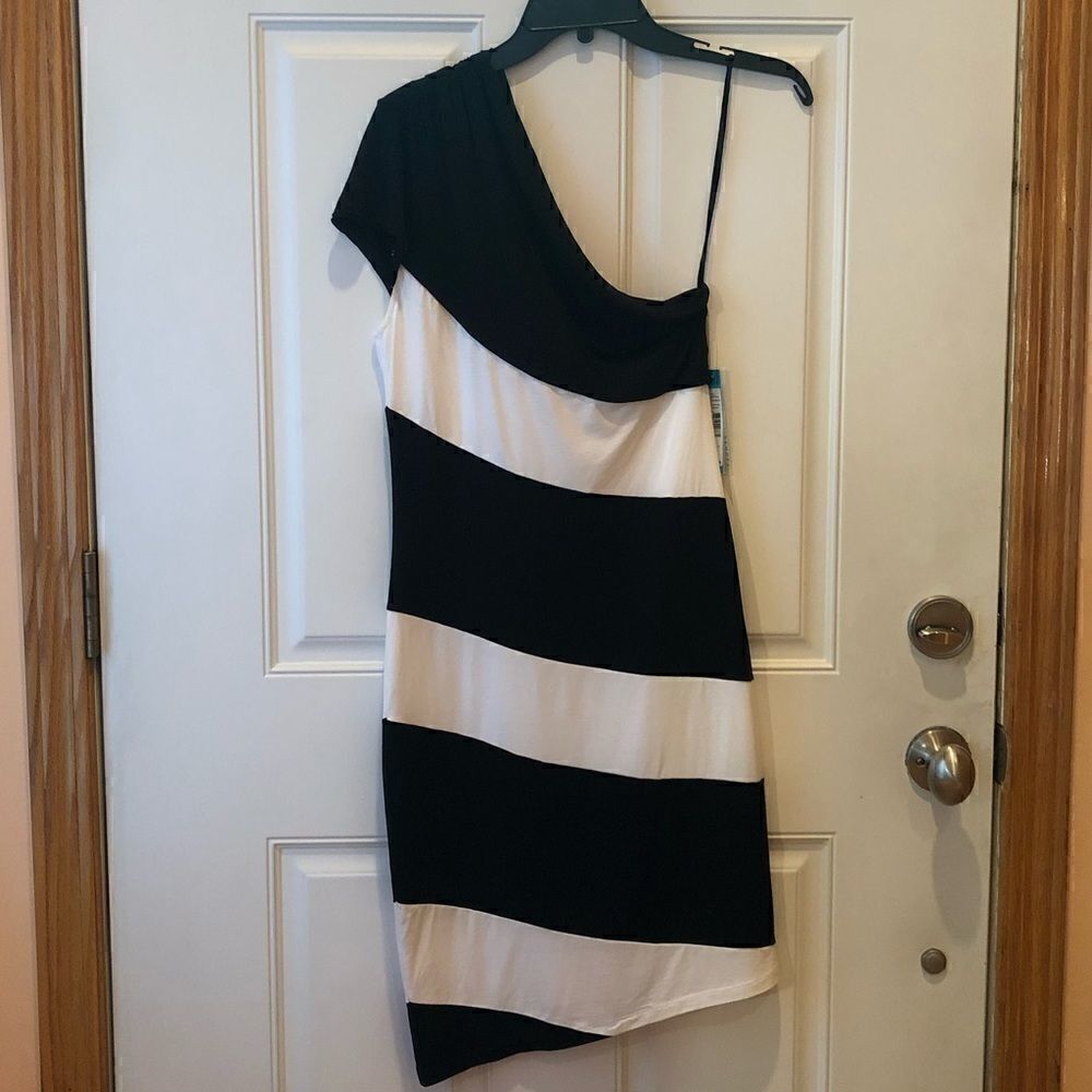 ALICE + OLIVIA BLK/WHT STRIPE SHOULDER DRESS S NWT - Picture 13 of 14
